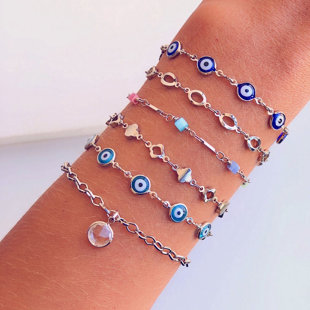 Pulseira Fina Cubos Coloridos Prateada.