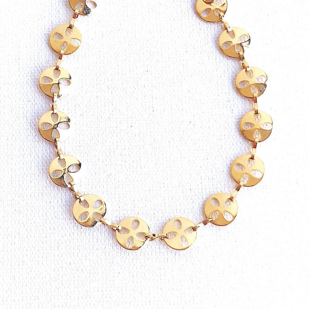 Pulseira Fina Chapa Flor Dourada.