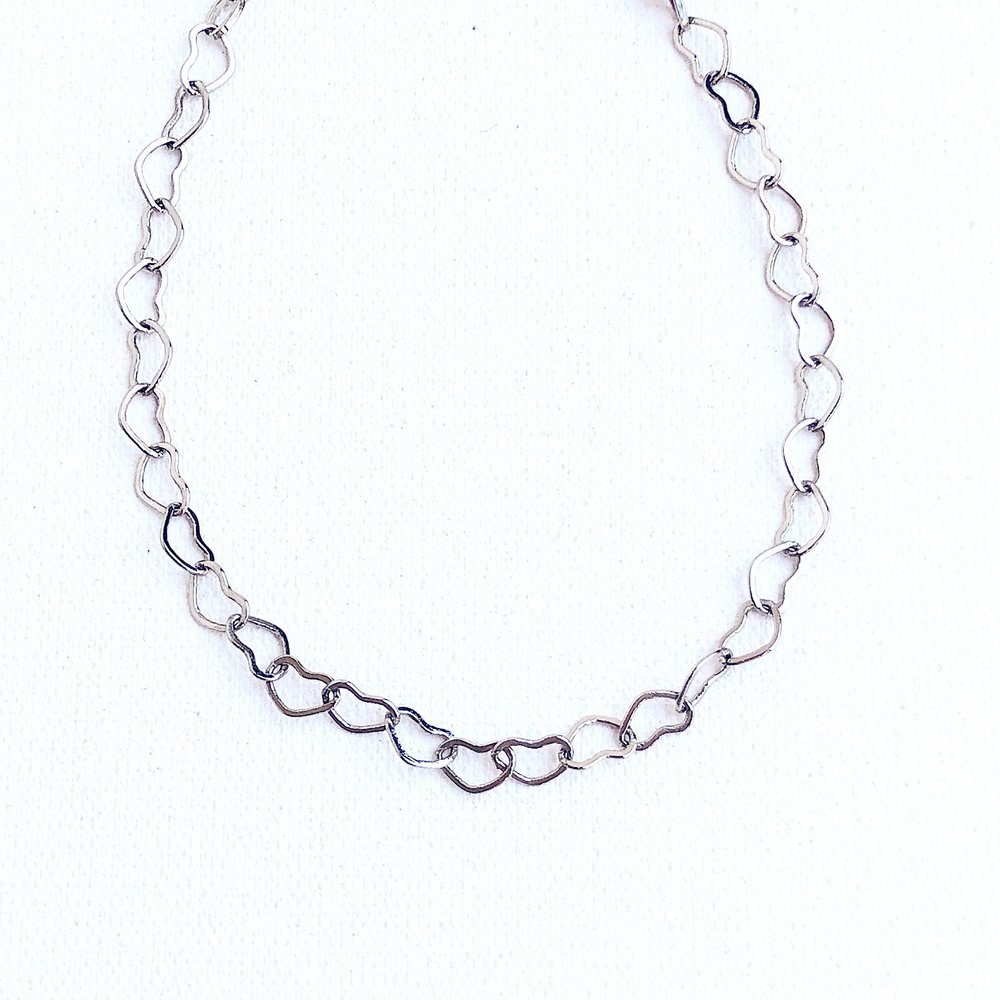 Pulseira Fina Corações Prateada