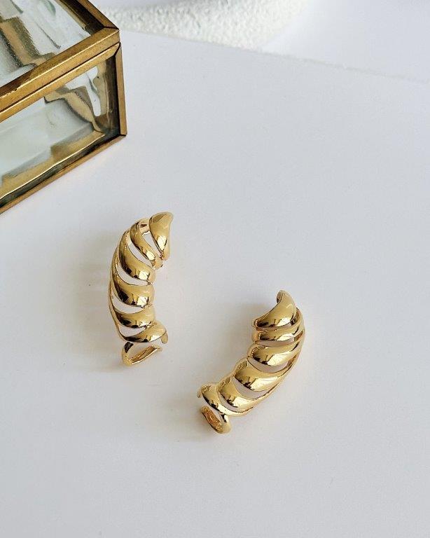 Ear Cuff Laila Ouro